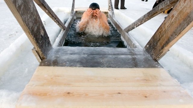 Способы окунуть тело в ледяную воду