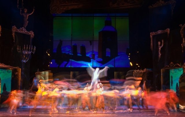 Театр оперы и балета устраивает ночной селфи-квест совершенно бесплатно