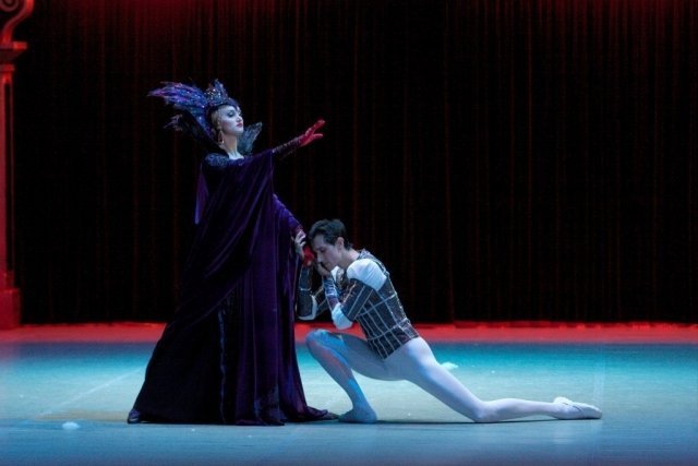 Театр оперы и балета проведёт розыгрыш билетов на Театральной площади