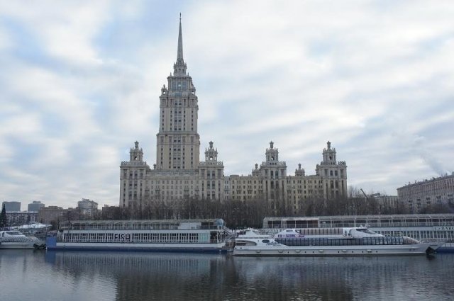 Возле гостиницы «Украина» откроется плавучий ресторан