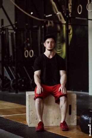 Павел, 29 лет, тренер: «Кроссфичу потехи ради, здоровья для. Нескучная тема».