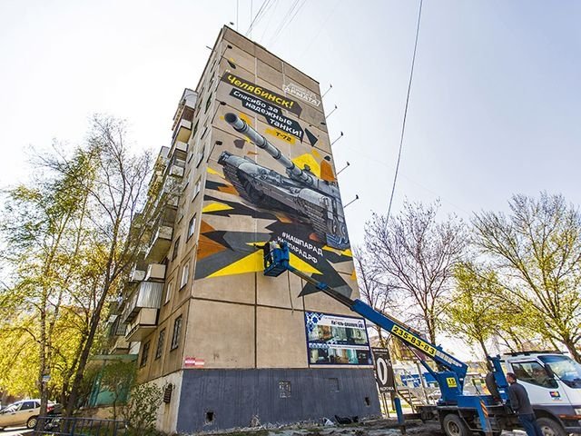В Челябинске появилось новое граффити с танком