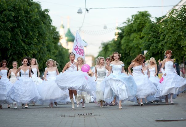 Десятки невест пройдут по Караганде