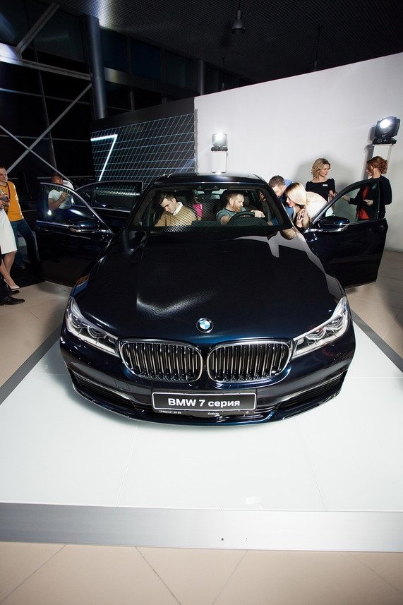  22 апреля дилерский центр «Сибкар» презентовал BMW 7-й серии. 