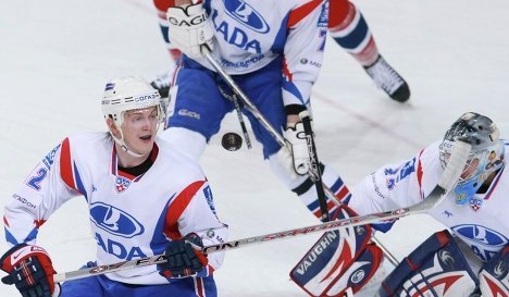 Хоккеисты тольяттинской «Лады» проиграли в матче с ХК «Сибирь»