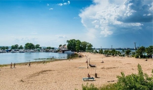 На пляже «Локомотив» снова запретили купаться 