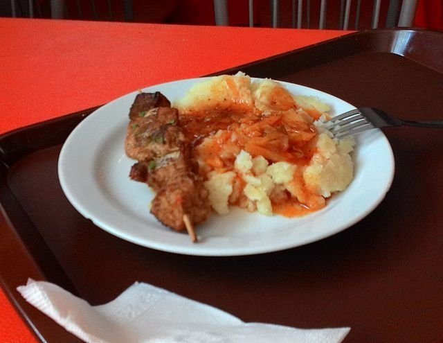 Обед в столовой «Поешь-ка» в Челябинске