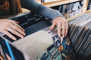 Новые альбомы: Jeff Beck, Crystal Castles и саундтрек к фильму «Пит и его дракон»