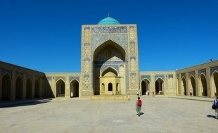 6 экзотичных мест, где недорого, интересно и понимают по-русски: Бухара, Несвиж и другие