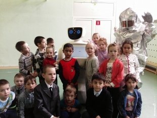 Тюменских школьников познакомили с Мегаботом