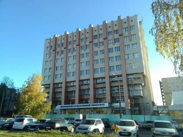 Заканчивается ремонт фасада «старого» корпуса БелГУ на ул. Студенческой.