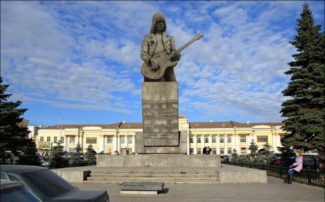 Памятники Джимми Хендриксу и Джону Леннону появились в Екатеринбурге