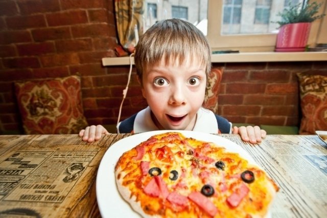 Детей бесплатно научат готовить пиццу