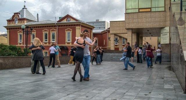 С 12 мая у Краеведческого музея снова начнут танцевать танго