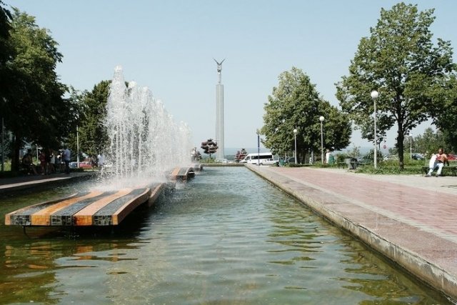 В Самаре разобрали фонтан напротив площади Славы