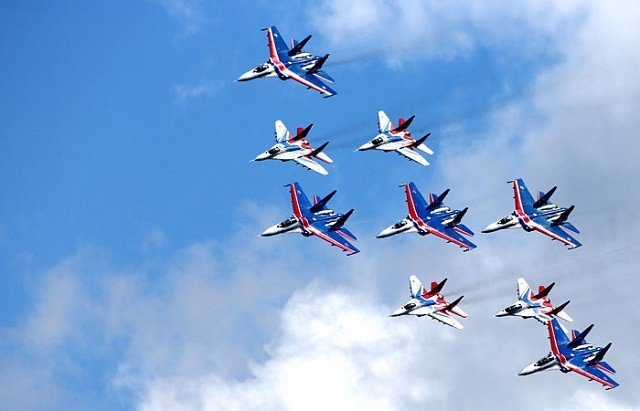 Группа высшего пилотажа "Русские Витязи" в Белгороде