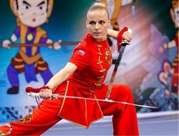 женщина с шпагой