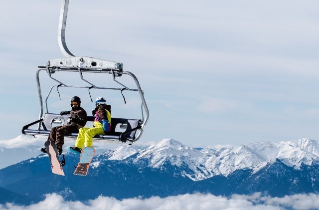 5 причин провести февральские праздники в горах на лыжах и сноуборде