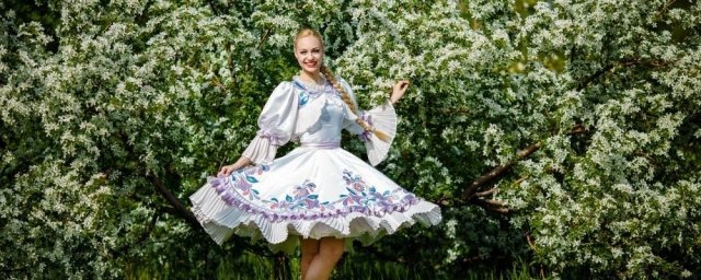 девушка в платье
