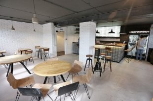 В Челябинске открыли трехэтажный бар Hoppy Mondays с крафтом
