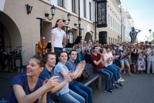 Качаловский театр феерично закрыл 227- театральный сезон