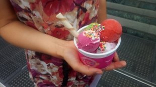 С сыром, сладкой ватой и маршмеллоу: ищем вкусное и необычное мороженое в Челябинске