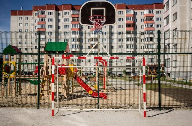 В Сургуте появилась новая спортивно-игровая площадка