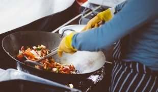 В Челябинске откроется рестомаркет FreshBazaar. Можно попробовать сразу итальянскую, китайскую и французскую кухню