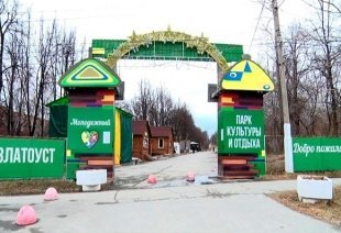 В «Молодежном» монтируют площадку для детей 3+