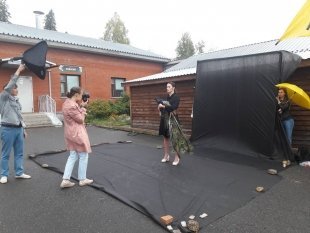 Павлин из ижевского зоопарка снялся в фотосессии для французского бренда