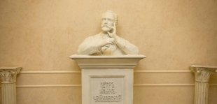 Новости: Ижевчане могут сфотографироваться с Петром Ильичом Чайковским