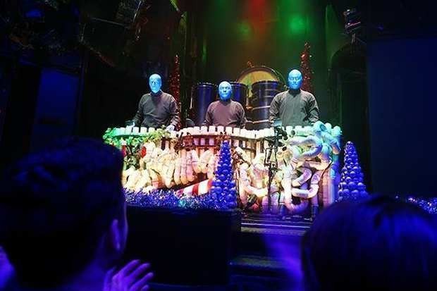 Участники шоу Blue Man Group приняли участие в челлендже Skibidi