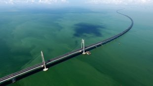 В Китае открыли самый длинный морской мост в мире