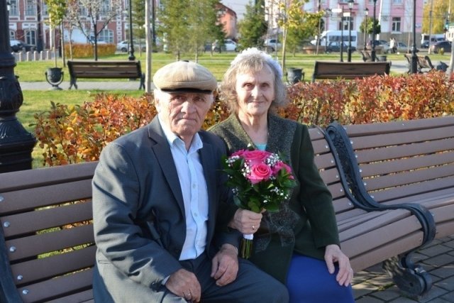 68-летний Фарид Амирович  и 80-летняя Алла Гераскина сыграли свадьбу в психоневрологическом интернате 