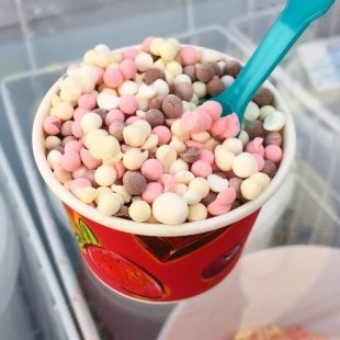 В Челябинске продают гранулированное мороженое Milky Moon's