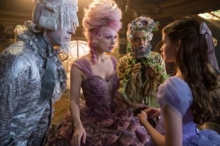 В кино — новогодняя сказка от Disney «Щелкунчик и четыре королевства»