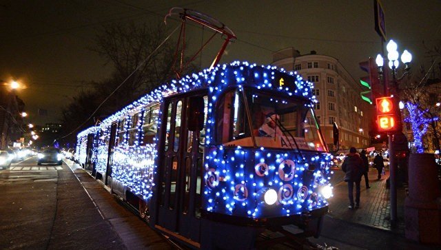 Троллейбусы и трамваи Челябинска украсят новогодними гирляндами
