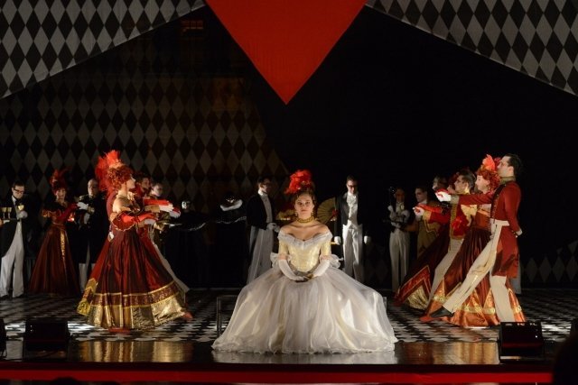 Лицезреть спектакль "Маскарад" можно будет 14 декабря в Русском драматическом театре