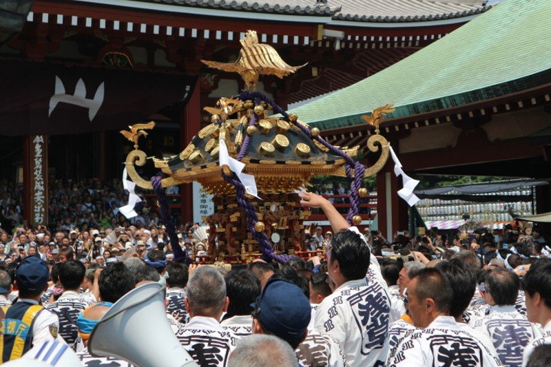 Фестиваль трёх святынь Sanja Matsuri