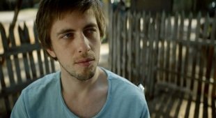 Рецензия на сериал «Толя Робот». Социальная драма, где есть все
