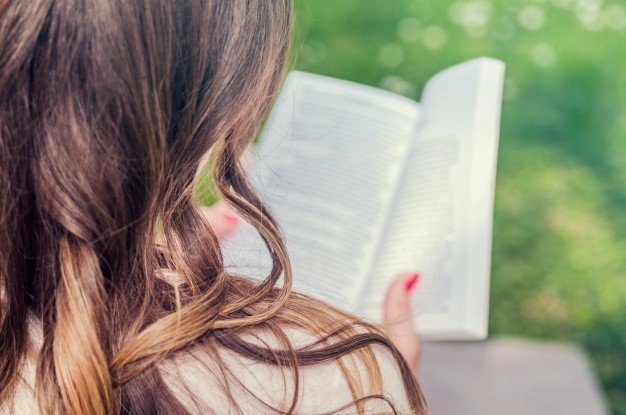 Что почитать летом: 8 увлекательных романов