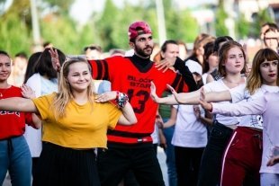 Жители Казани непрерывно находились в танце более 11 часов