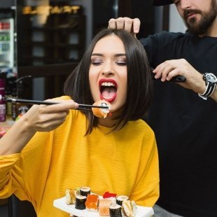 Кто в Сургуте вкусно накормит с доставкой на дом?
