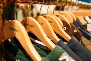 На открытие бутика британский консул пришел в любимой куртке Barbour
