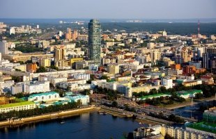«Русское Радио» — выбор сотни тысяч жительниц Екатеринбурга: результаты опроса показали почему.