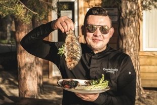 Шеф Дмитрий Командовский и его рыба, креветки и кальмар на гриле