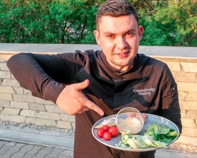 Шеф Дмитрий Командовский и его салат цезарь 