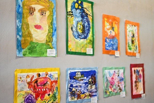 В Екатеринбурге открылась выставка рисунков детей с аутизмом «Мир внутри».