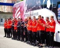 Белгородскому футбольному клубу «Салют» подарили новый автобус