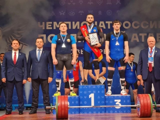 Роман Чепик из Курганской области стал чемпионом России по тяжелой атлетике